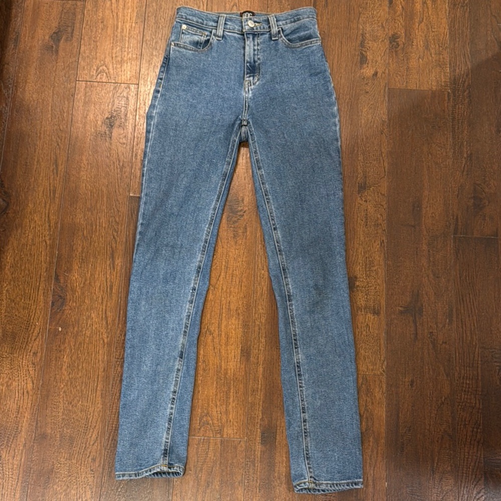 NWOT Urban Outfitters BDG Girlfriend High-Rise High-Waisted Blue Jeans - Size 24